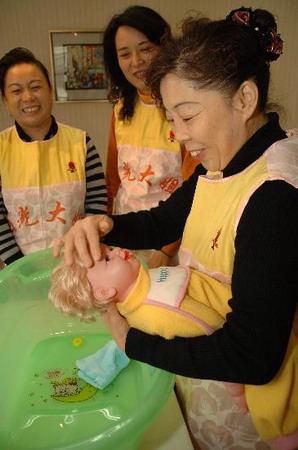 国内新闻 正文  10月10日,山东省《家政服务――母婴生活护理员服务